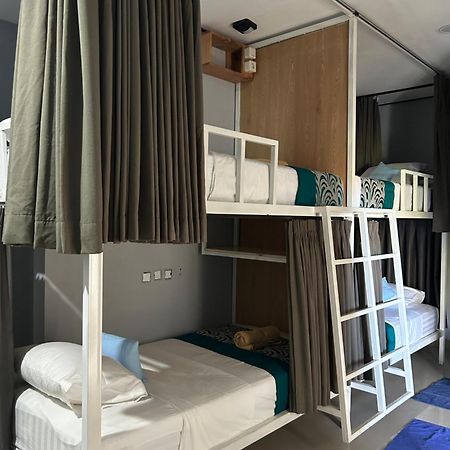 Blue Waves Hostel Amed Ambat Екстериор снимка