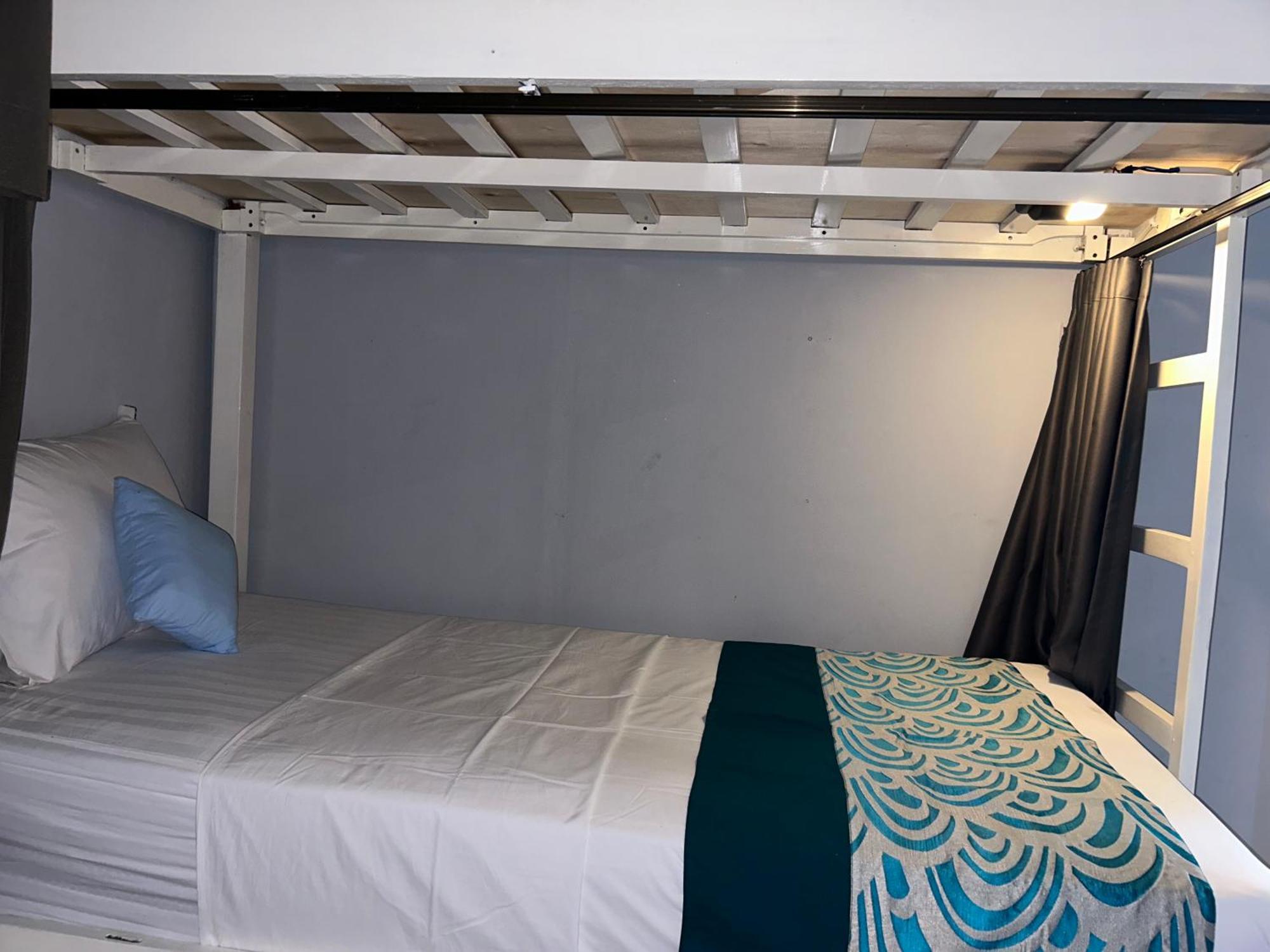 Blue Waves Hostel Amed Ambat Екстериор снимка