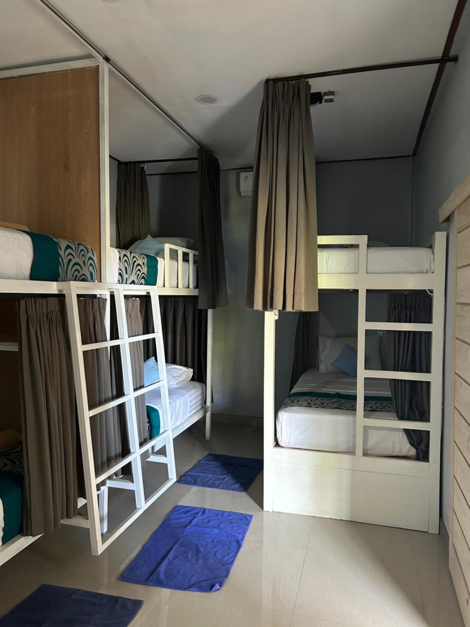 Blue Waves Hostel Amed Ambat Екстериор снимка