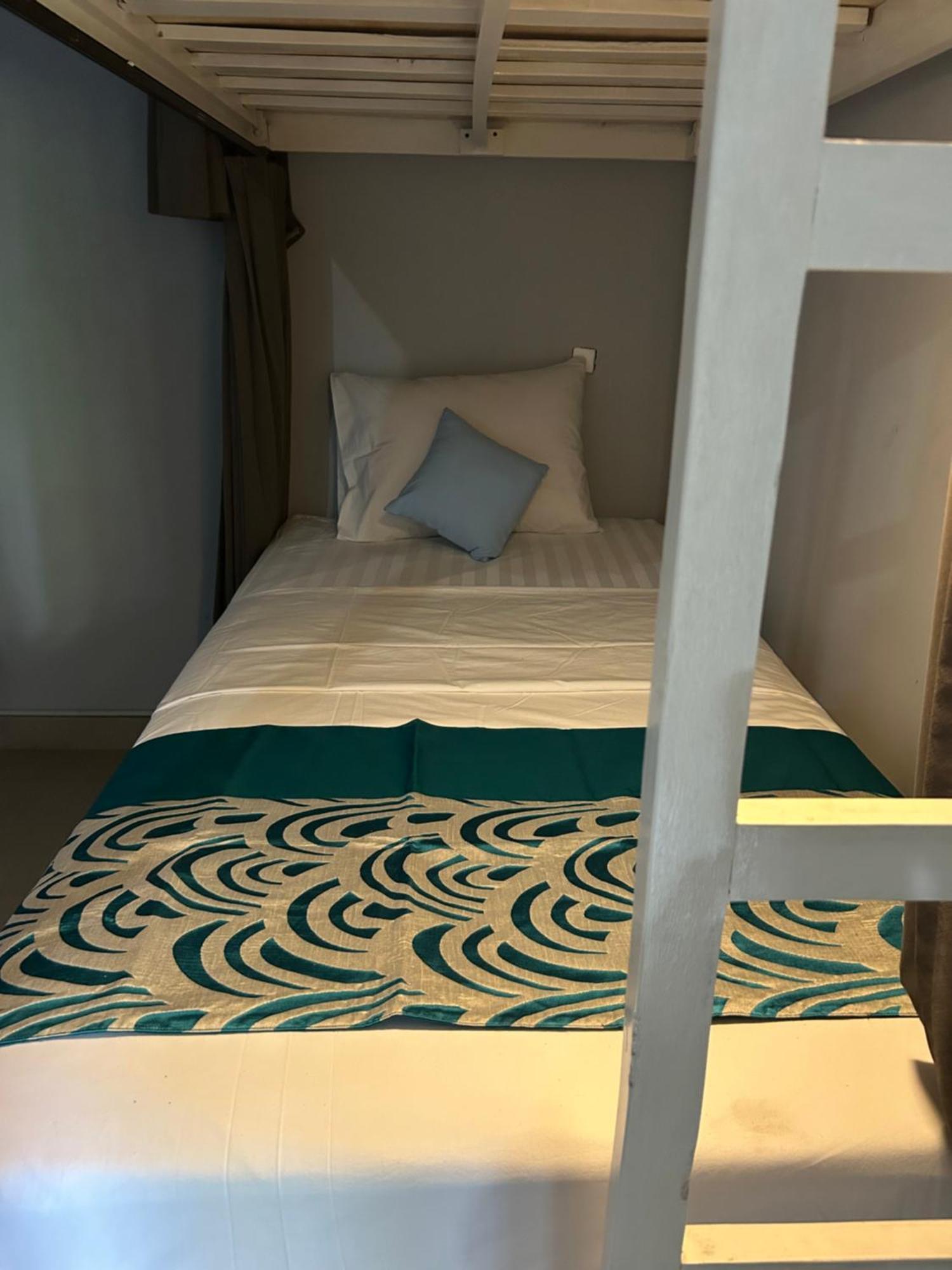 Blue Waves Hostel Amed Ambat Екстериор снимка