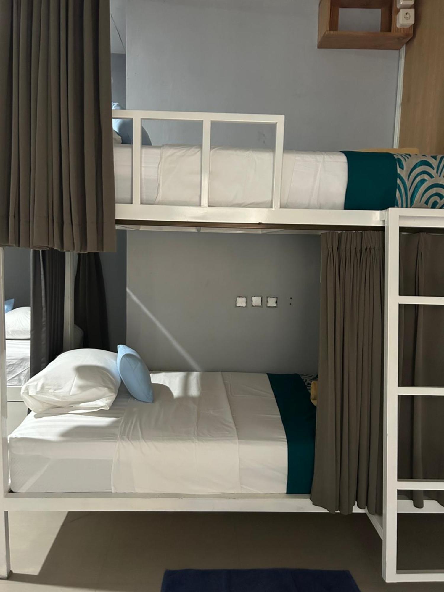 Blue Waves Hostel Amed Ambat Екстериор снимка