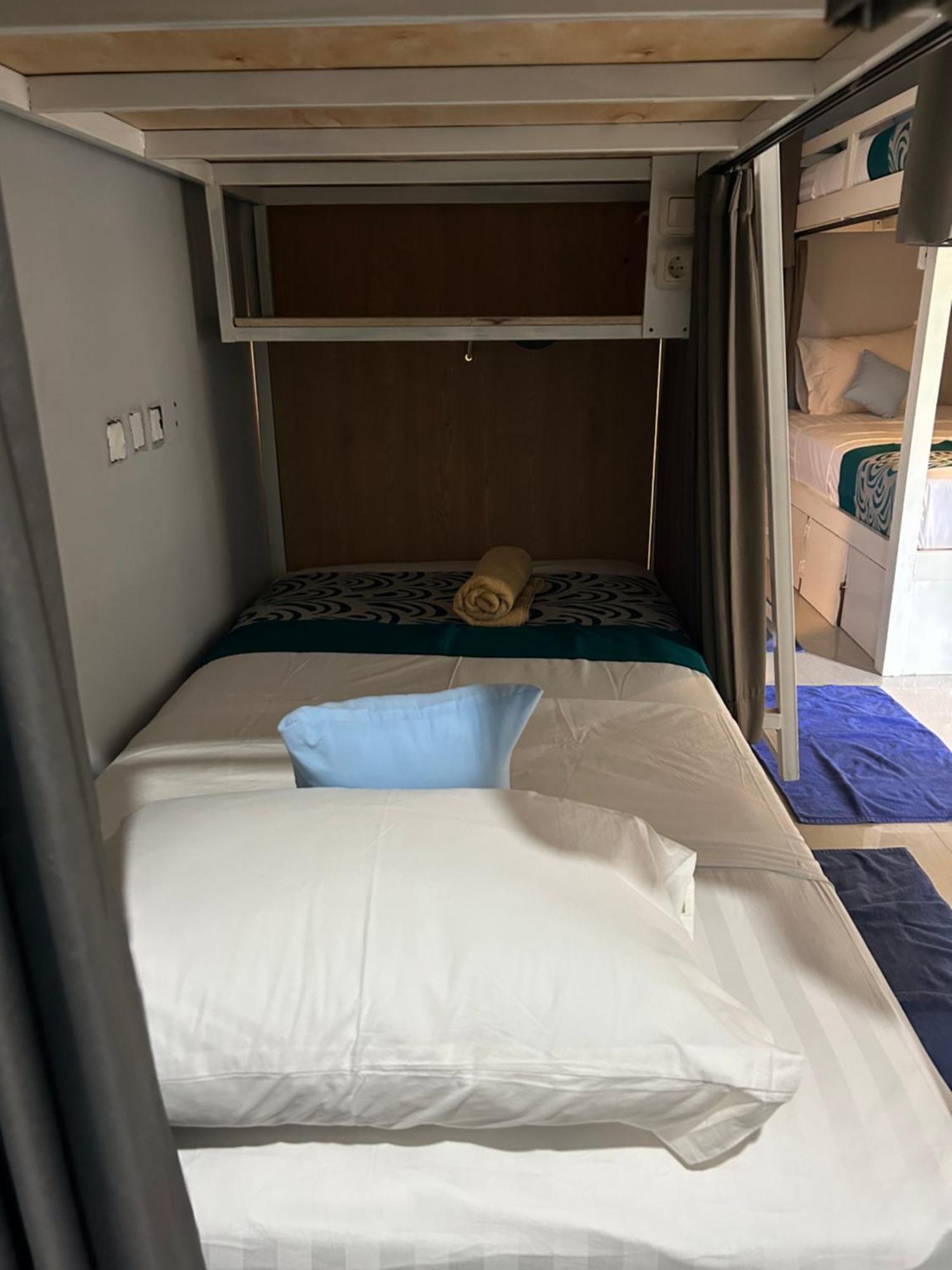 Blue Waves Hostel Amed Ambat Екстериор снимка