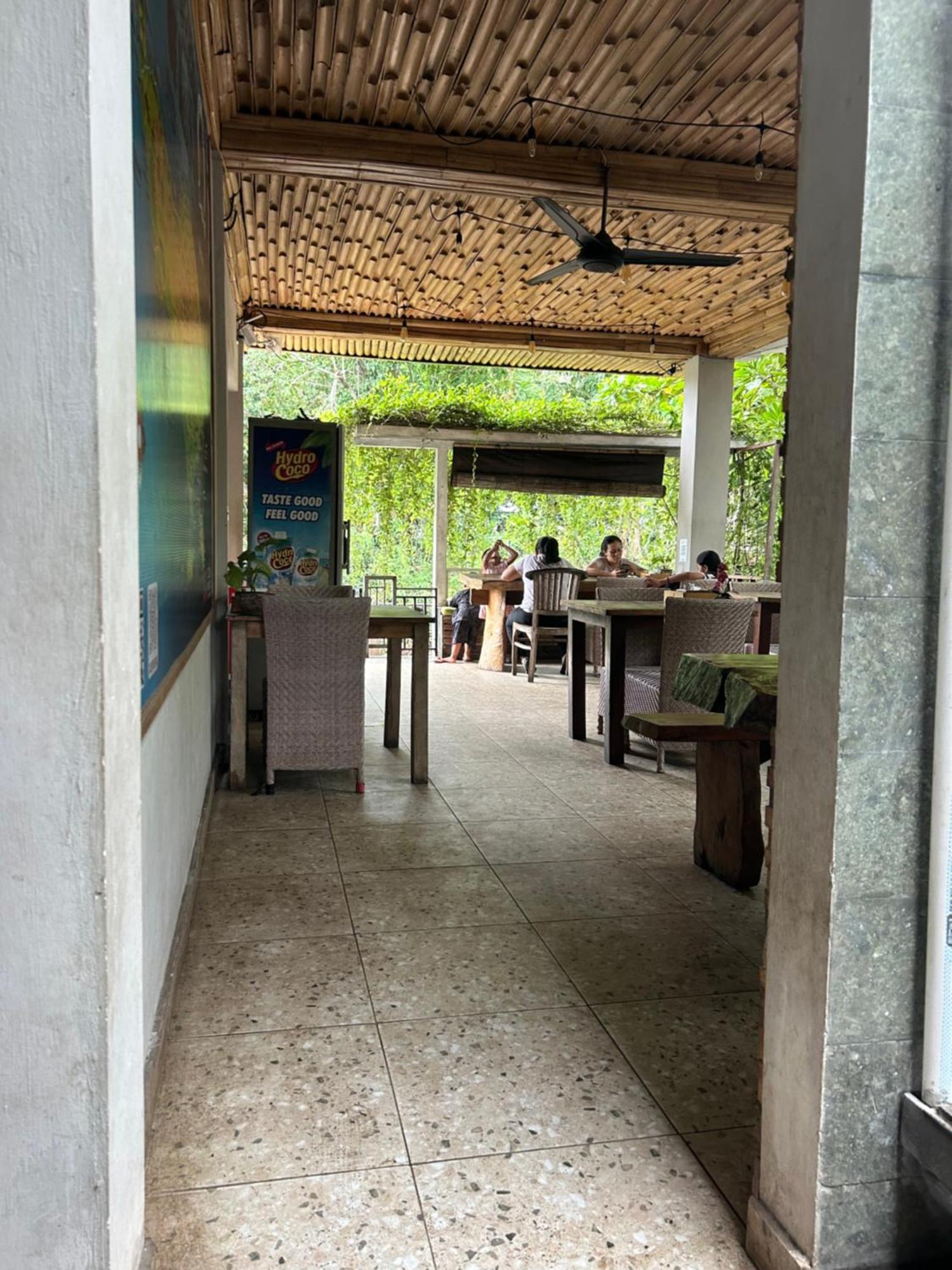 Blue Waves Hostel Amed Ambat Екстериор снимка