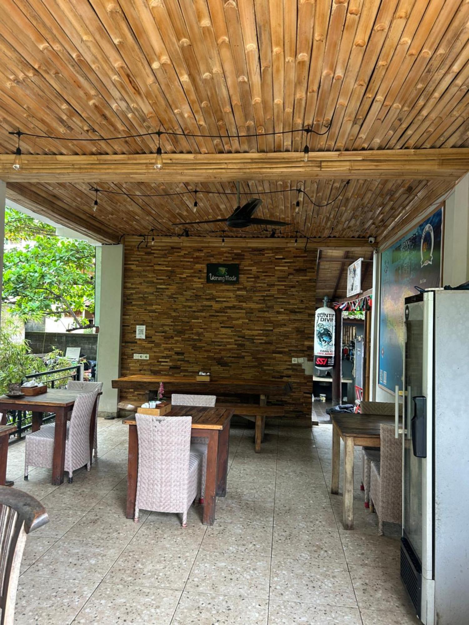 Blue Waves Hostel Amed Ambat Екстериор снимка