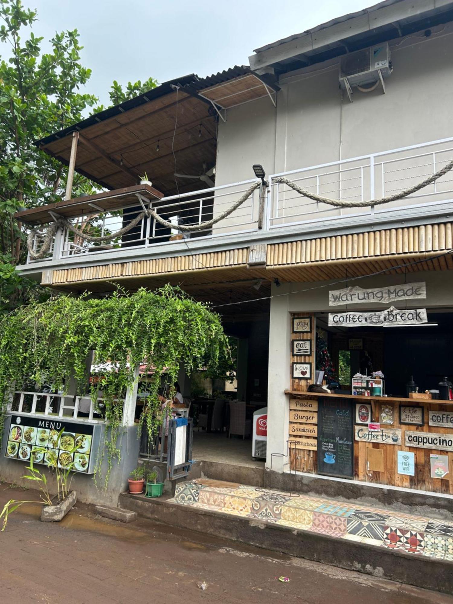 Blue Waves Hostel Amed Ambat Екстериор снимка