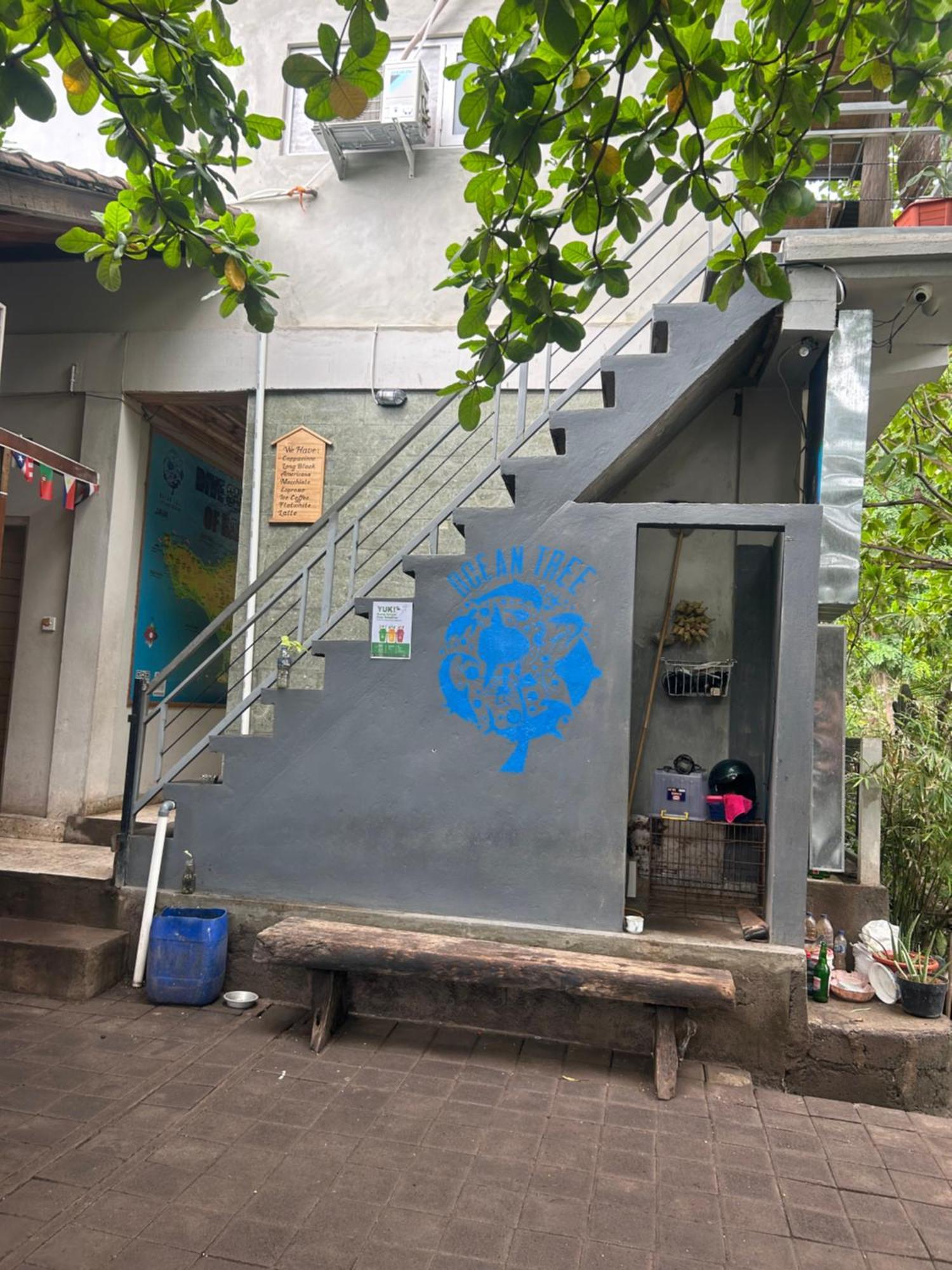 Blue Waves Hostel Amed Ambat Екстериор снимка