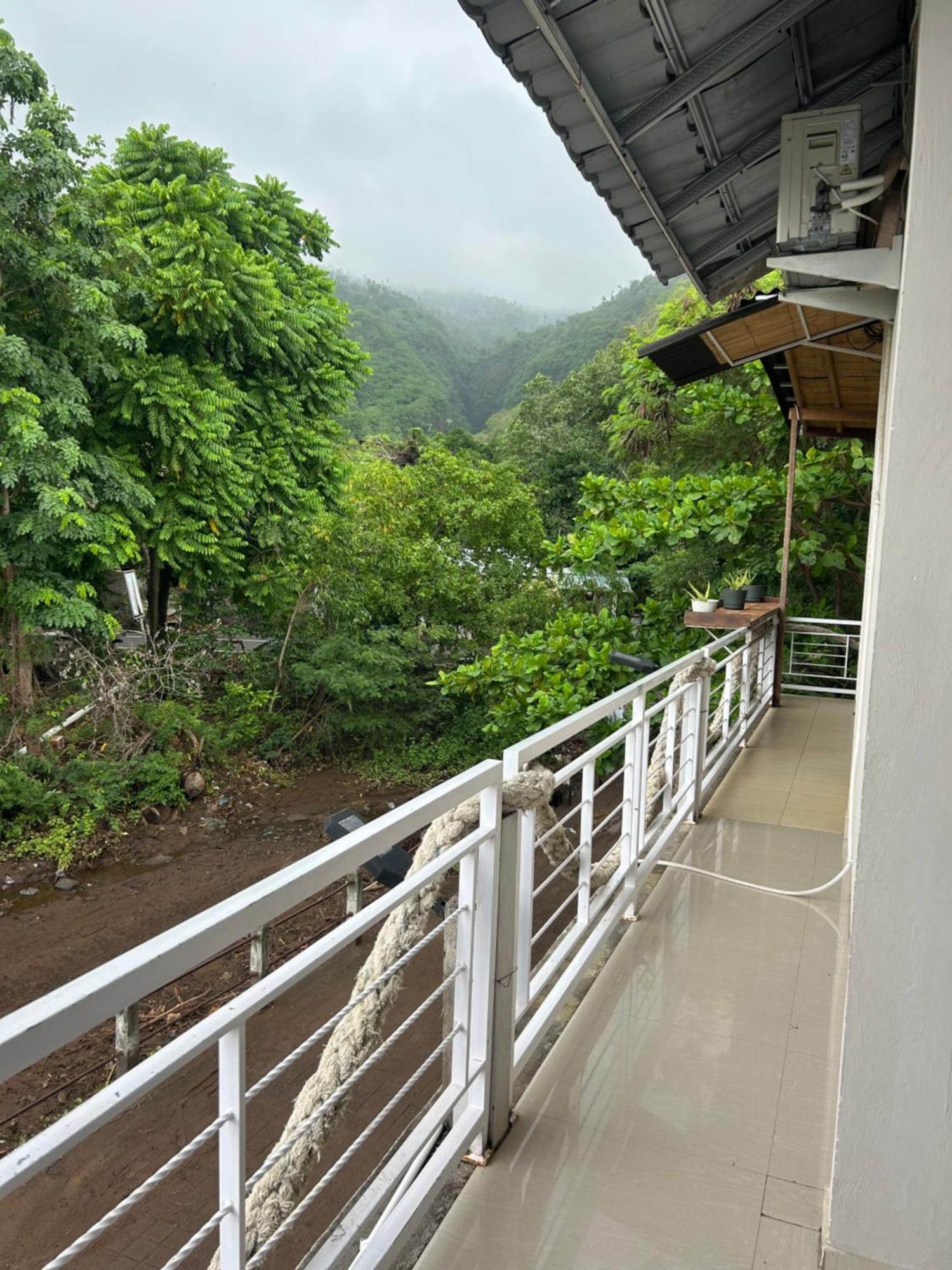 Blue Waves Hostel Amed Ambat Екстериор снимка