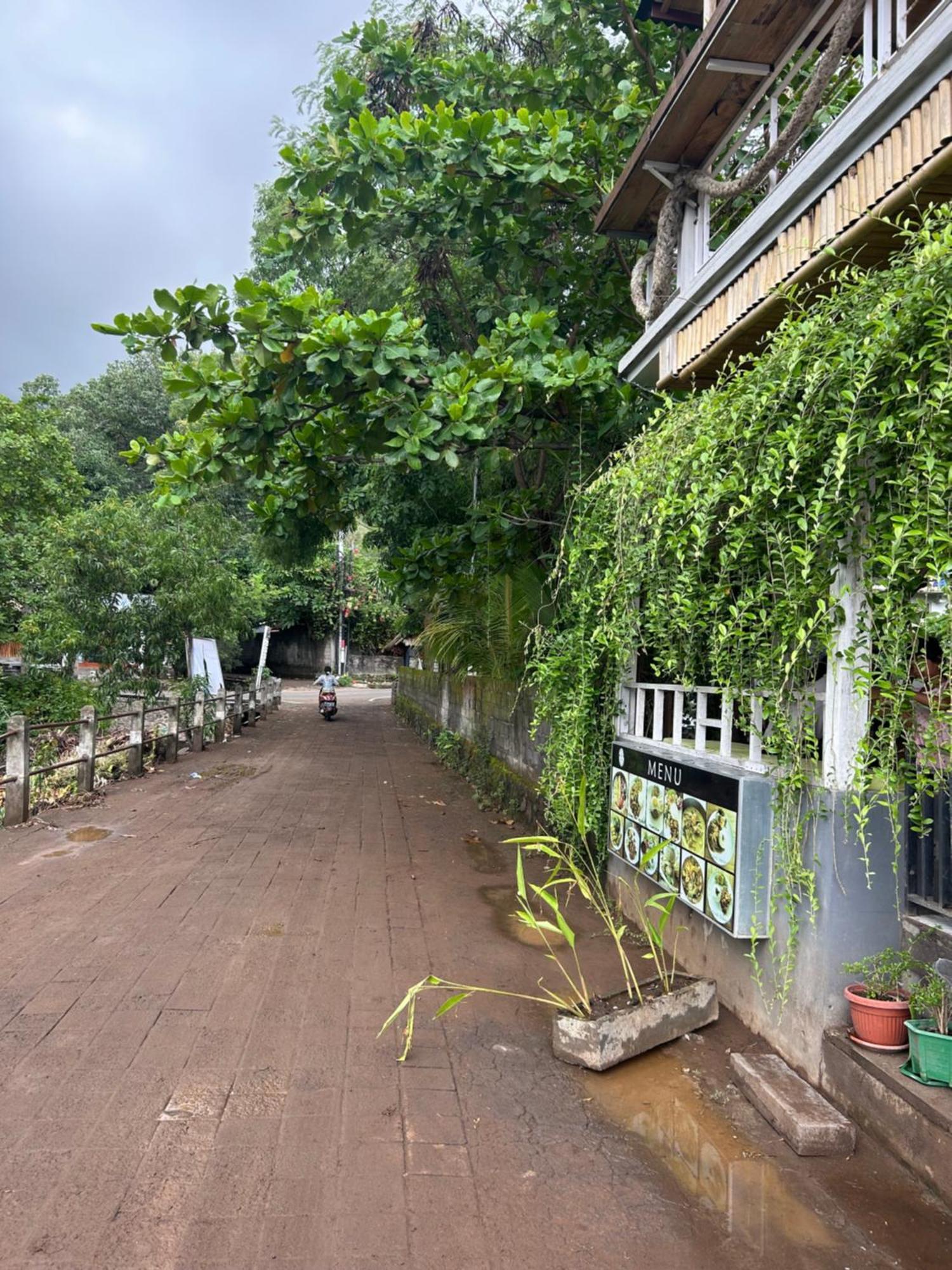 Blue Waves Hostel Amed Ambat Екстериор снимка
