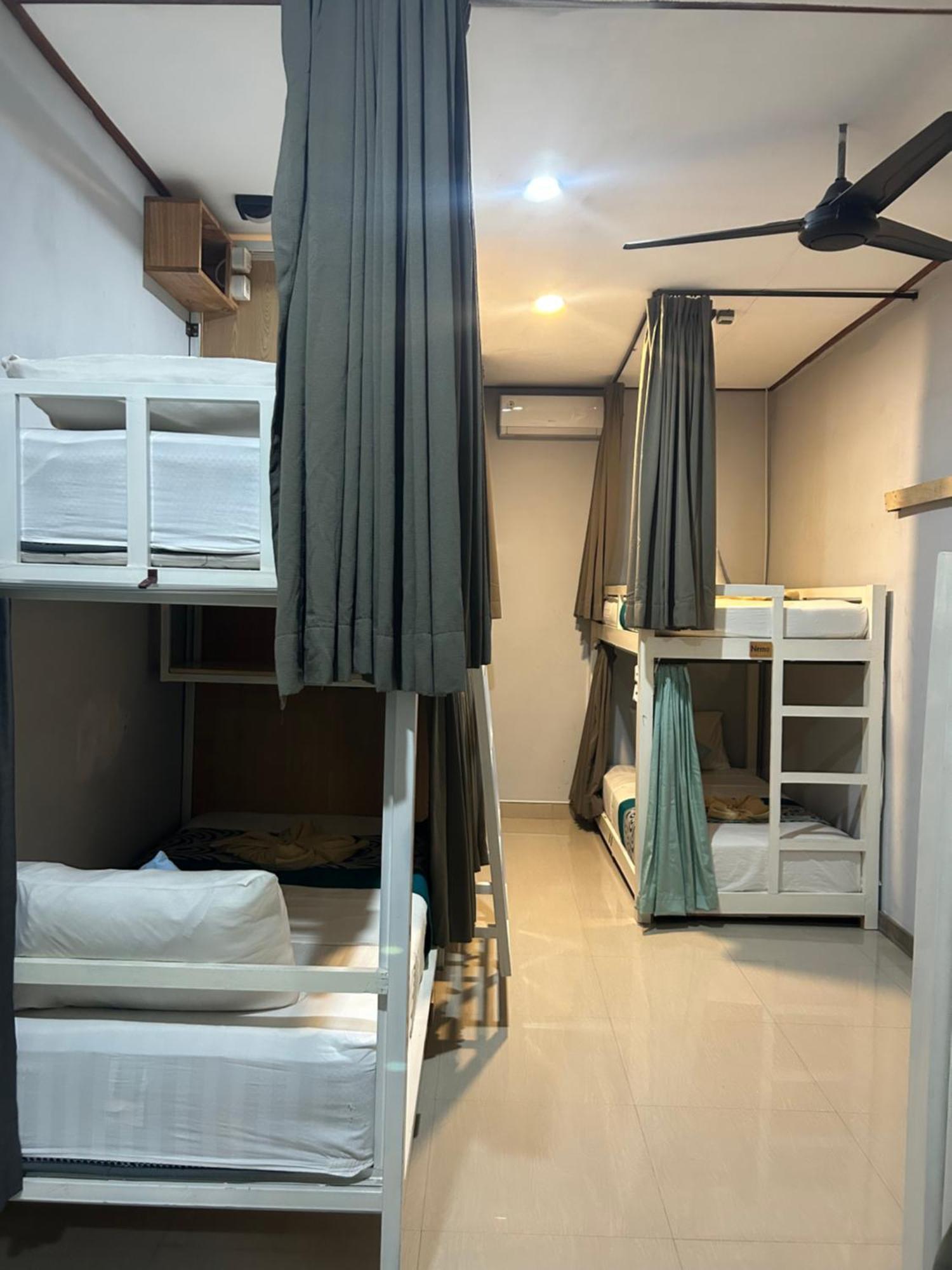 Blue Waves Hostel Amed Ambat Екстериор снимка