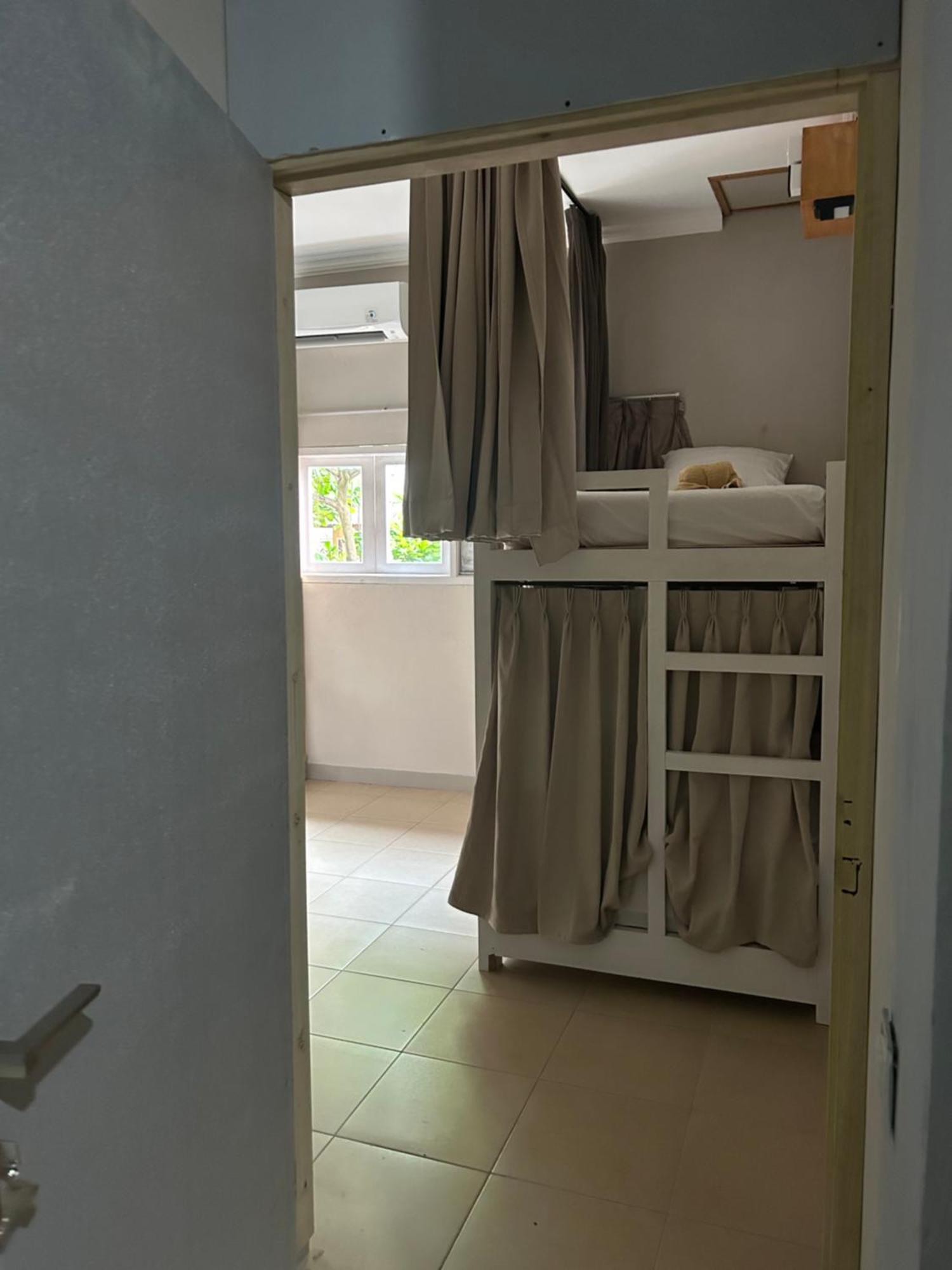 Blue Waves Hostel Amed Ambat Екстериор снимка