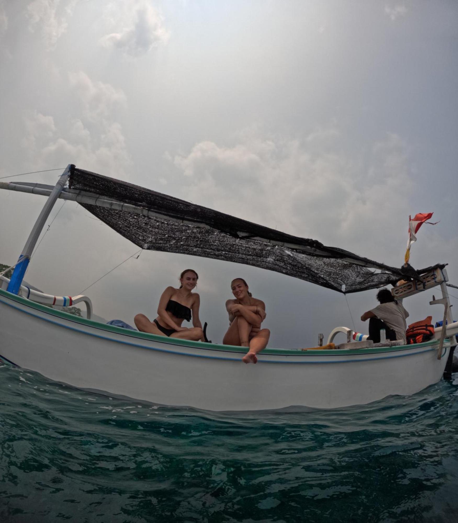 Blue Waves Hostel Amed Ambat Екстериор снимка
